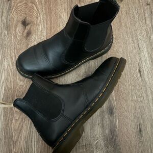 doc martens chelsea boots